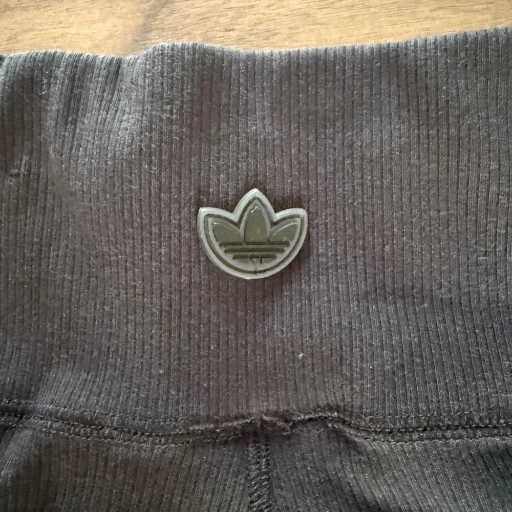 Adidas Originals | Ribbed Black Leggings (XS) - Picture 6 of 7